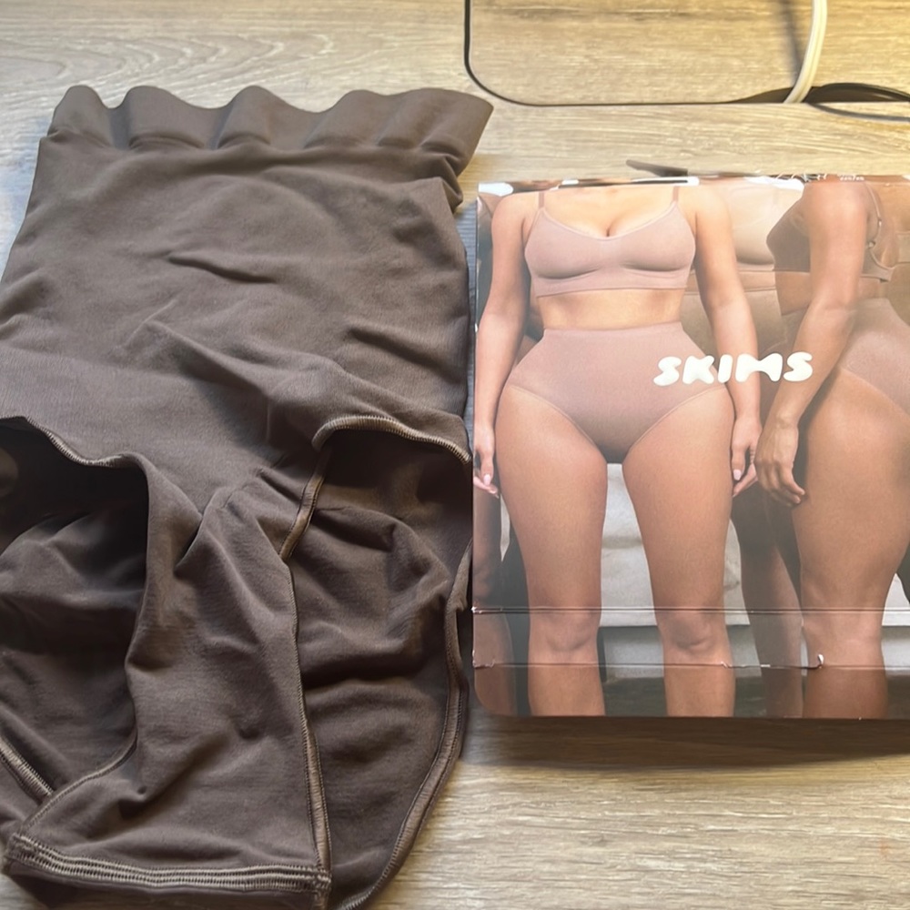 BRAND NEW & never worn Skims